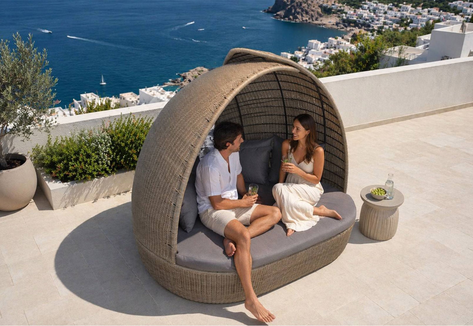 Modern All-Weather Hand-Woven Wicker Round Daybed with Integrated Canopy & 2.2m Oversized Social Space – Contemporary Resort-Style Patio Sun Island Lounge Bed 