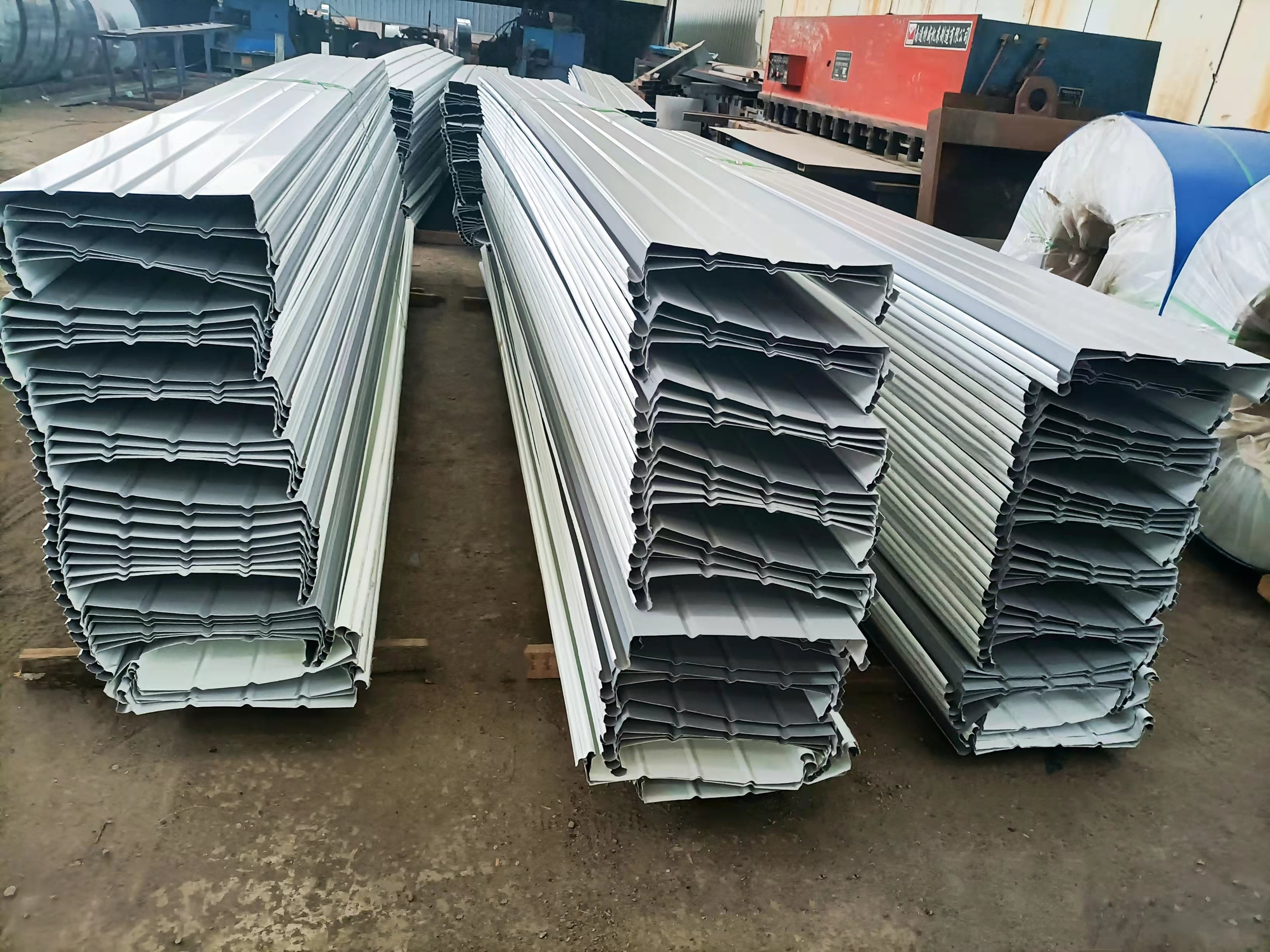 Applications of Lightweight Metal Roof Tiles in Various Projects