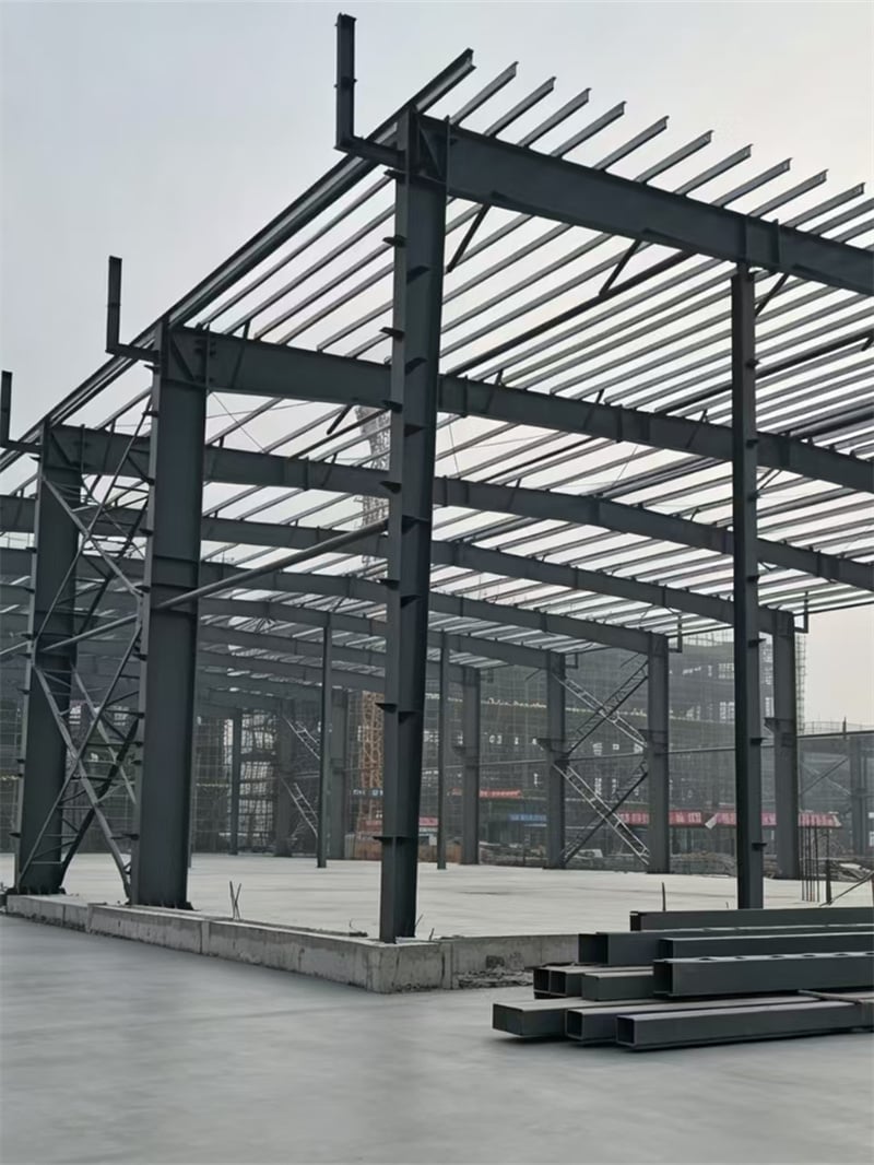 Factory building of steel structure