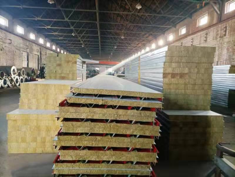 Exploring the Advantages of Rockwool Roof Panels for Contractors