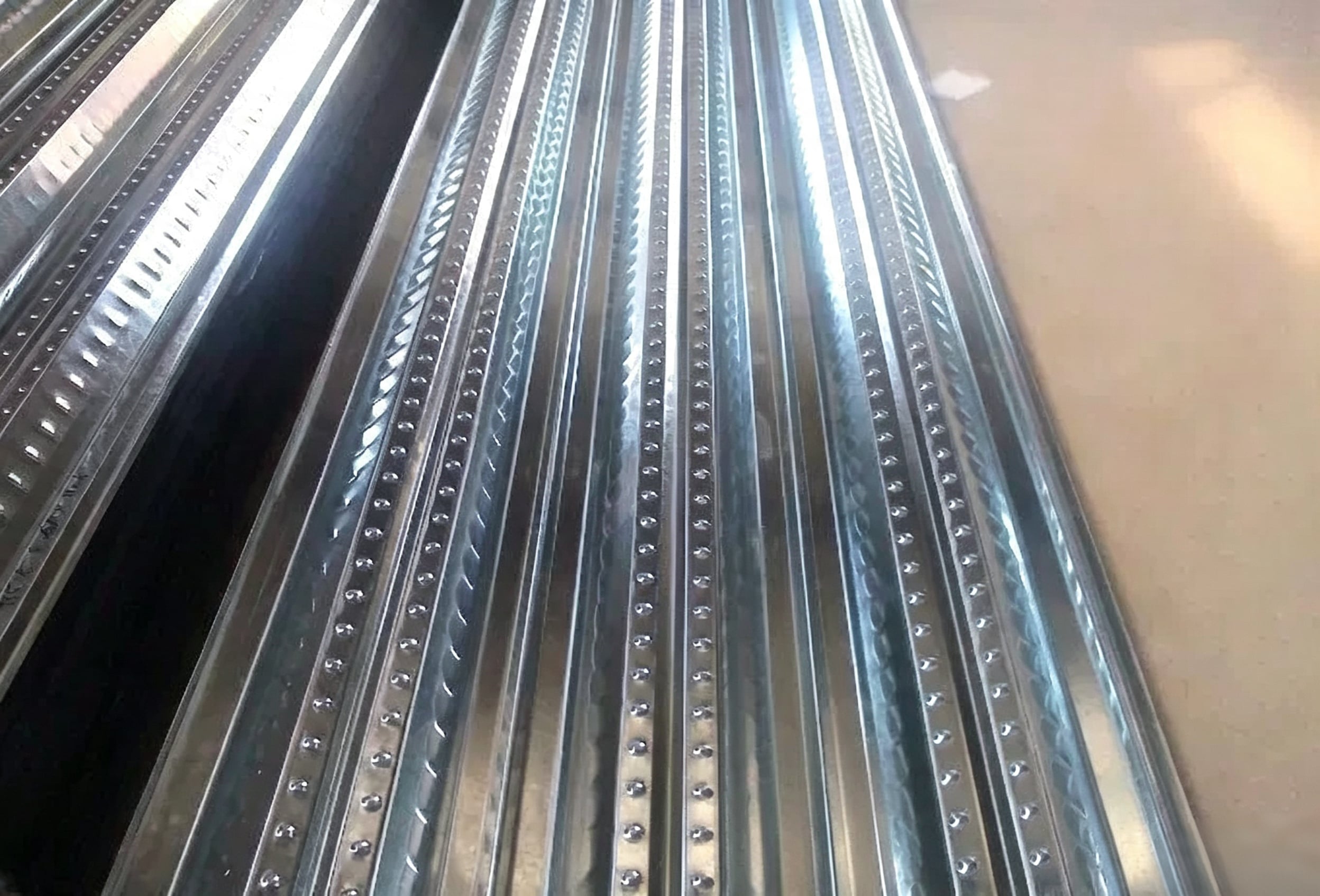 Common Installation Challenges with Steel Roof Panels and Solutions