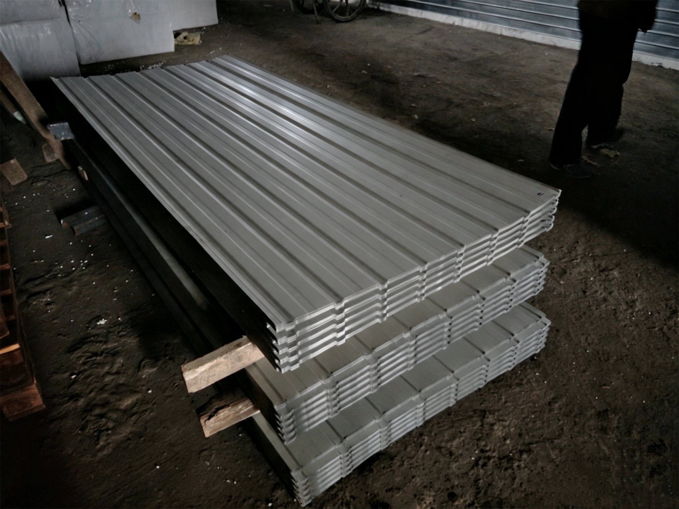 How to Choose the Right Steel Tile Roofing Supplier