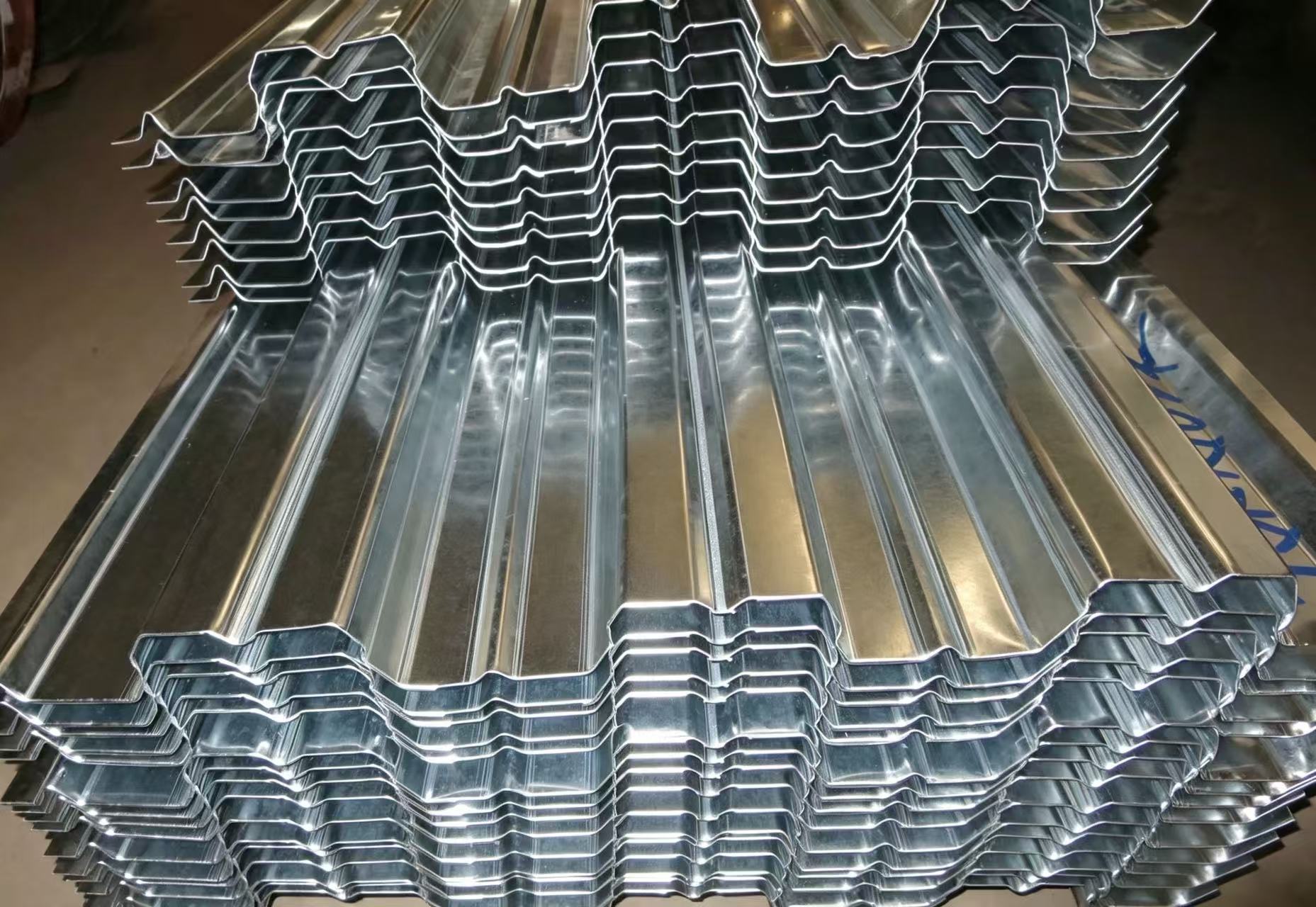 Exploring Applications of Steel Roof Panels in Various Industries