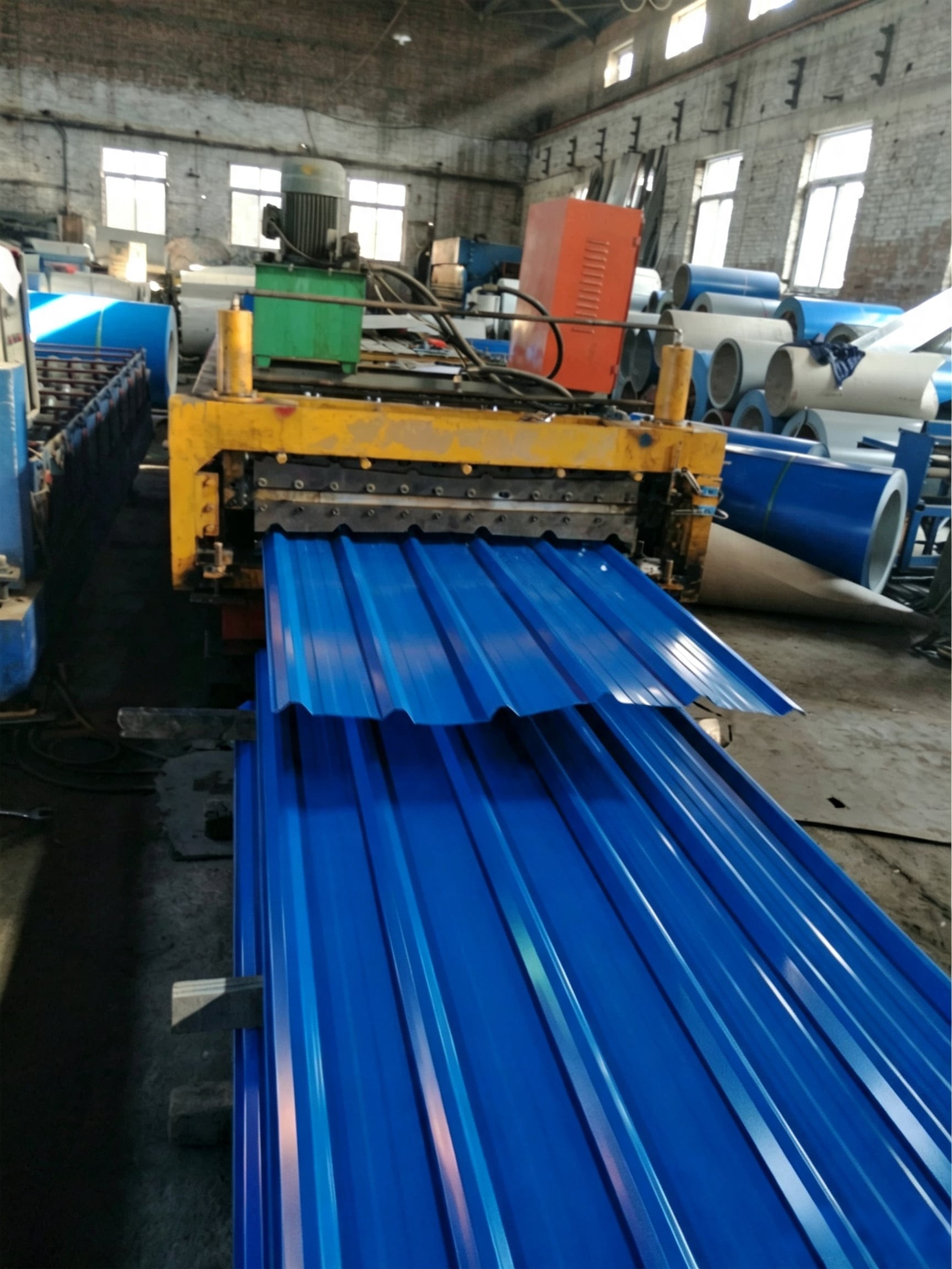 Sourcing Reliable Warehouse Roof Suppliers