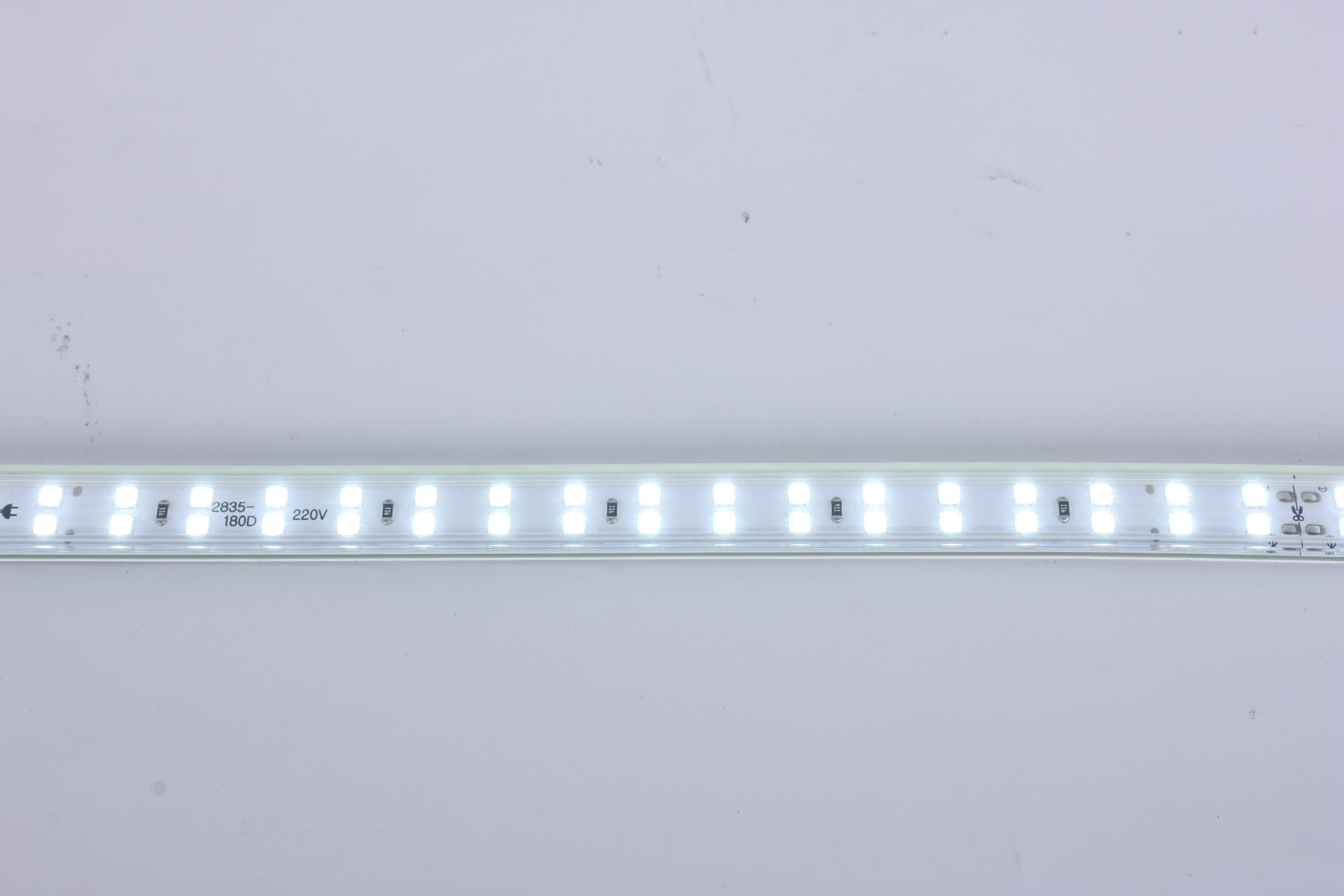 striscia LED ad alta tensione da 220 V, 180 LED/m, doppio bianco, corrente alternata 220–240 V, IP65 per illuminazione di contorni e facciate.
