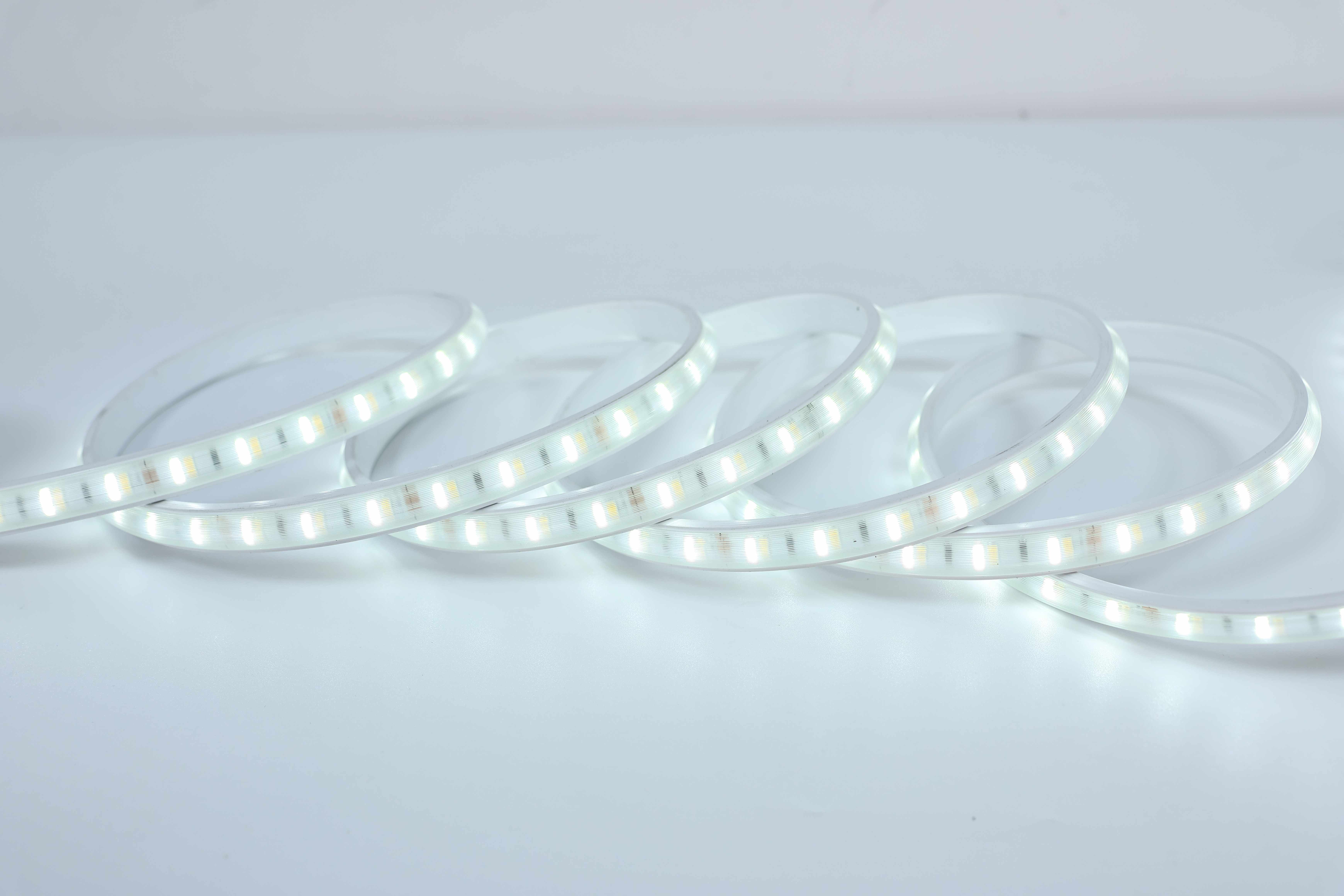 Kit di strisce luminose LED alimentate a energia solare, 10 metri con doppia temperatura di colore bianco (3000K/6500K) e telecomando, valutazione IP65 per illuminazione da giardino esterna