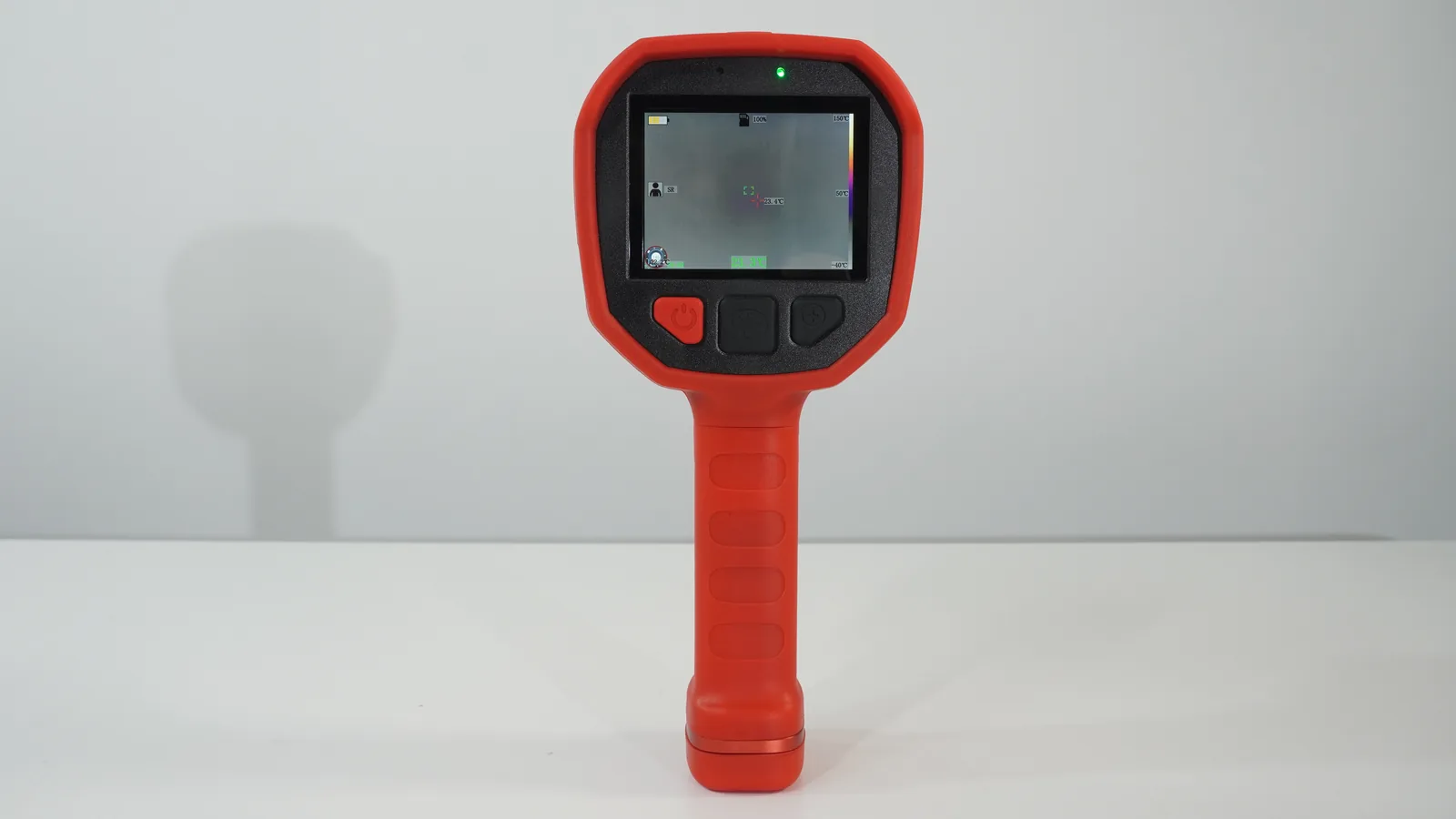 LSJ TIG10 powered on with live thermal image, green work-status indicator LED and on-screen temperature readouts