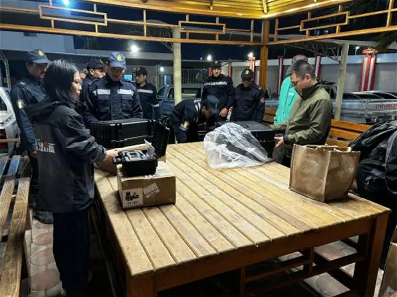 Indoor demonstration of LSJ life detection and monitoring equipment to Egyptian Civil Defense users during the acceptance phase