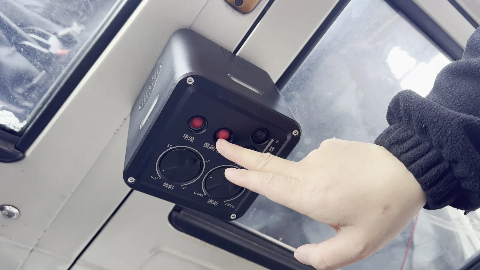 Operator setting tilt angle and vibration trigger levels on the LSJ LS-D01 control panel
