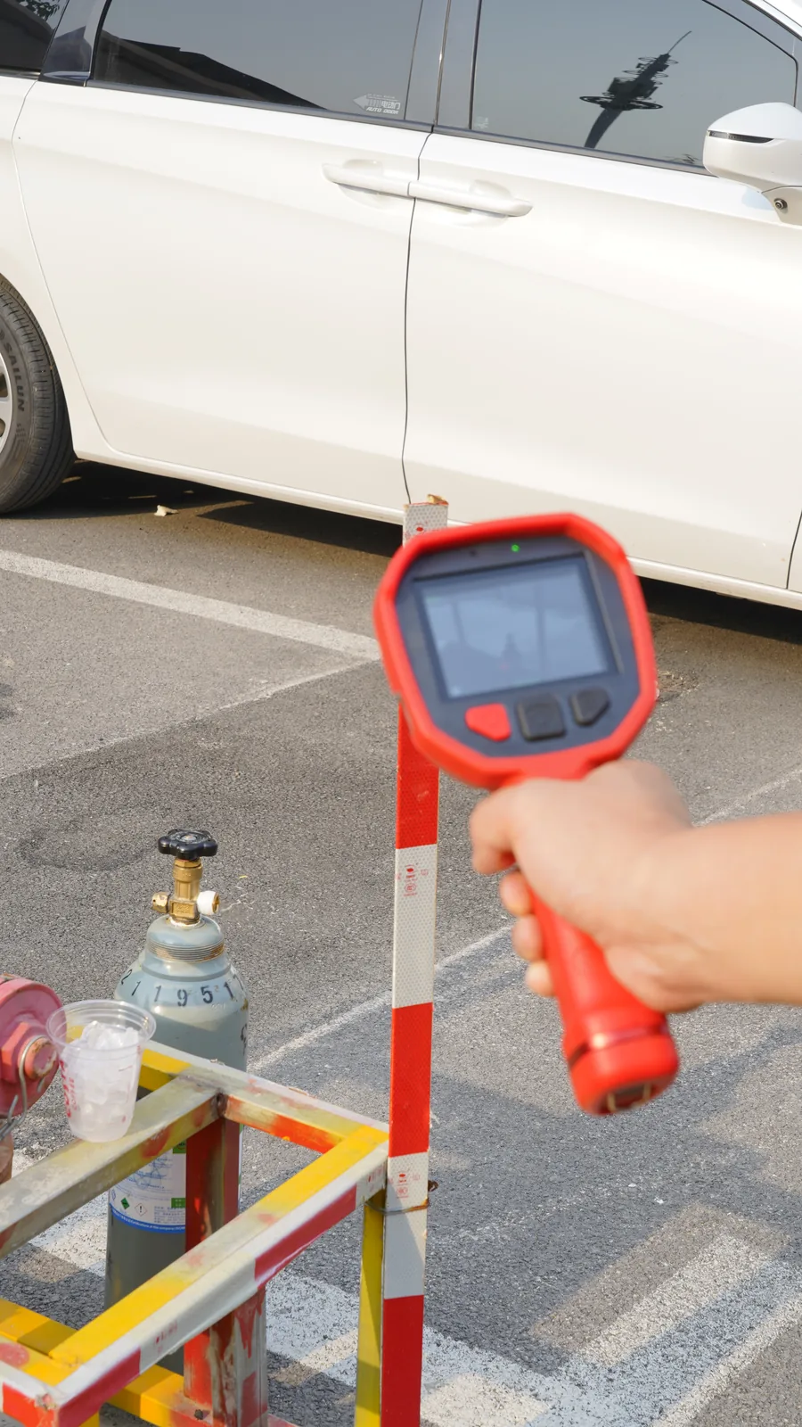 Field inspection with the LSJ TIG10 aimed at an industrial gas cylinder valve to visualize fugitive gas emissions outdoors