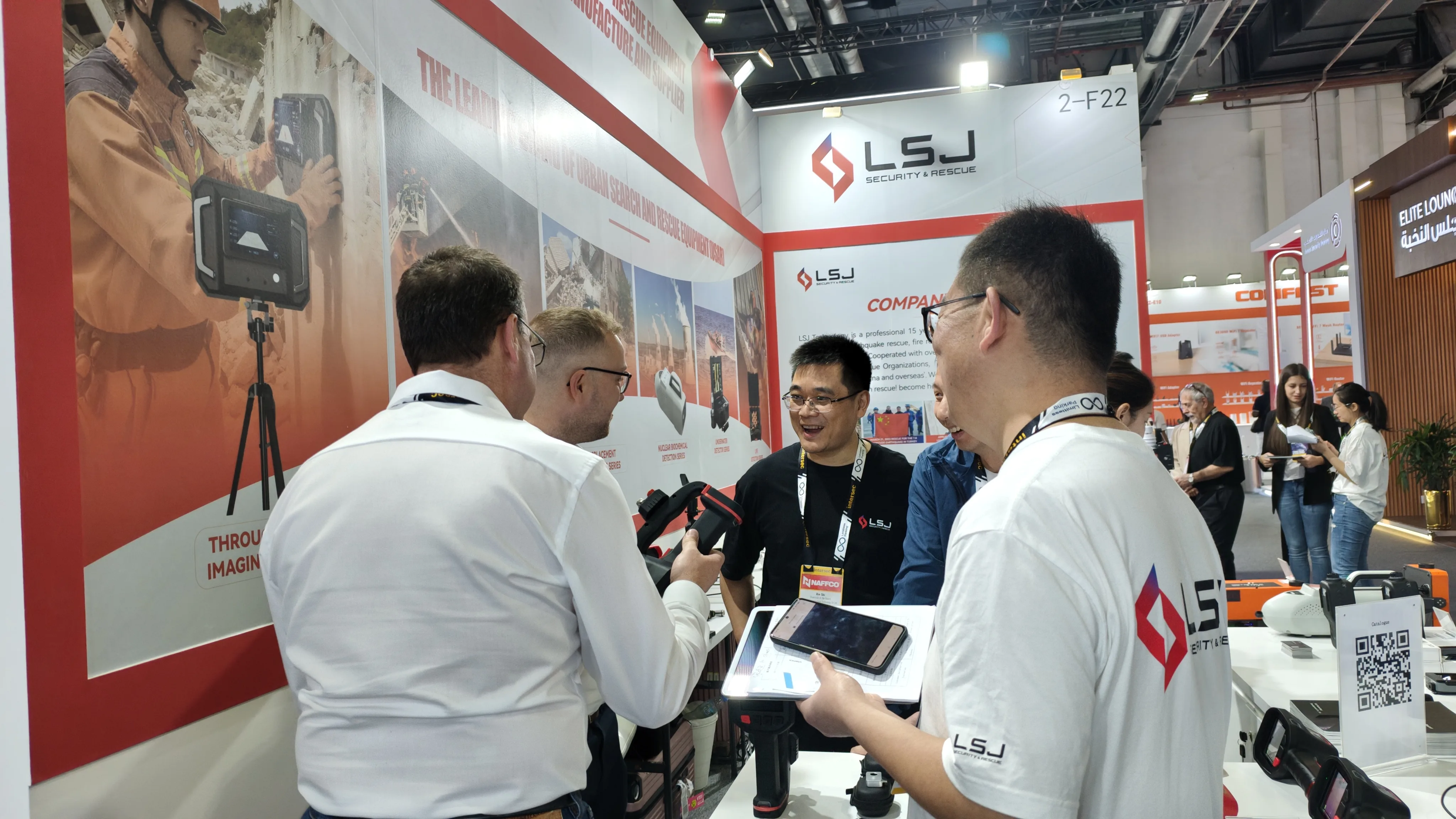 IMG-08 | LSJ Customized Solutions with European Clients LSJ team discussing customized rescue solutions with European clients, showing a large detector on a tripod at Booth 2-F22, INTERSEC 2026.