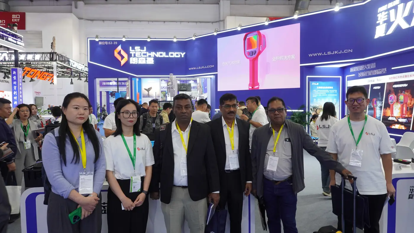 IMG-03 | Global Clients at LSJ Booth Global clients visiting the busy LSJ Technology booth at the 21st China International Fire Exhibition in Beijing