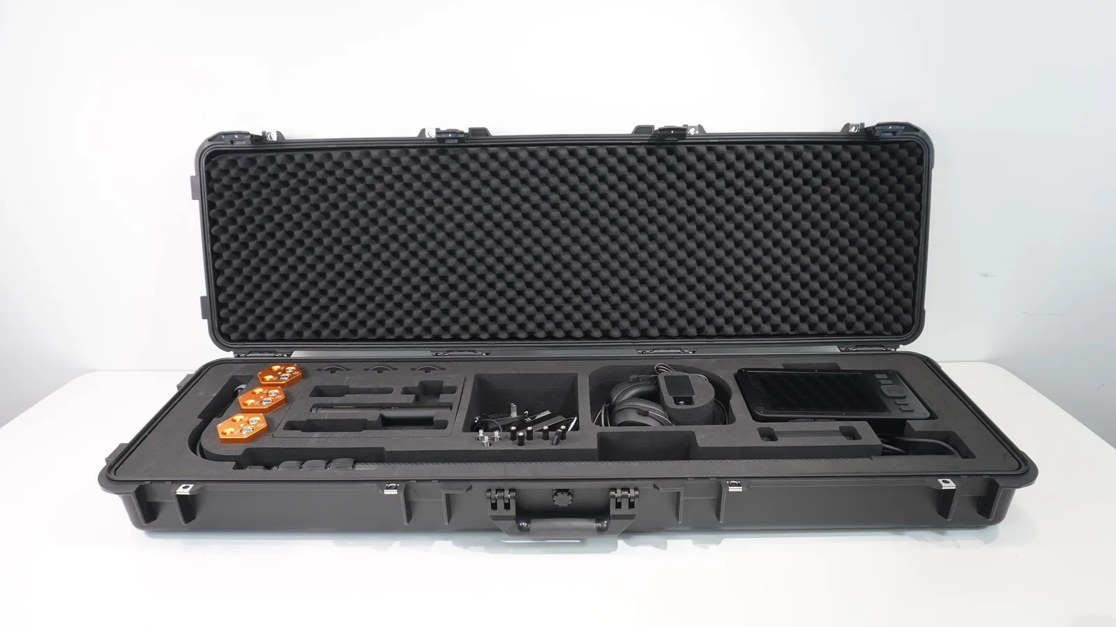 Array microseismic life detector standard components arranged inside the rugged transport case