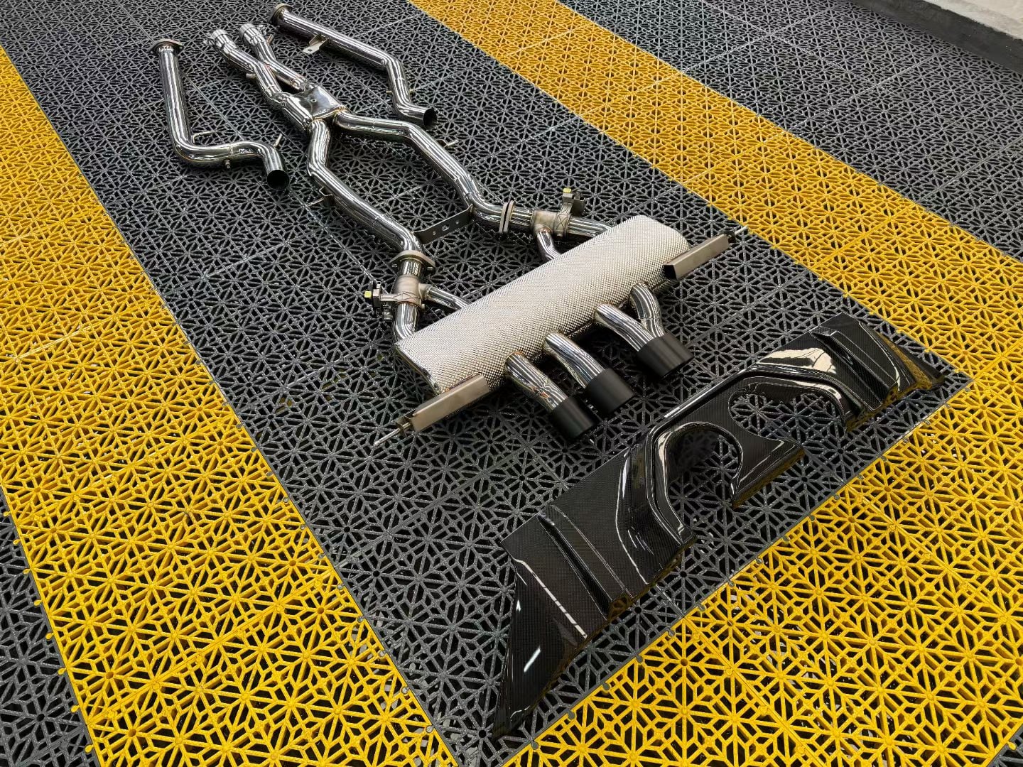 BMW G87 factory
