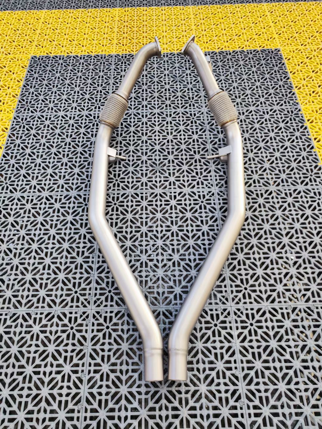 High-Performance Exhaust Front Pipe for Enhanced Engine Efficiency