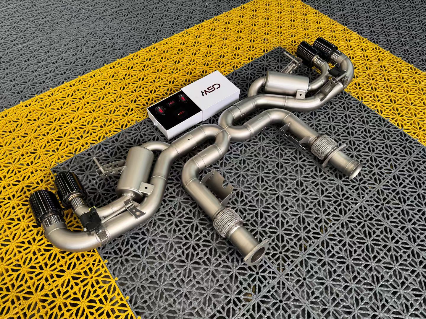 Chevrolet Corvette C8 details