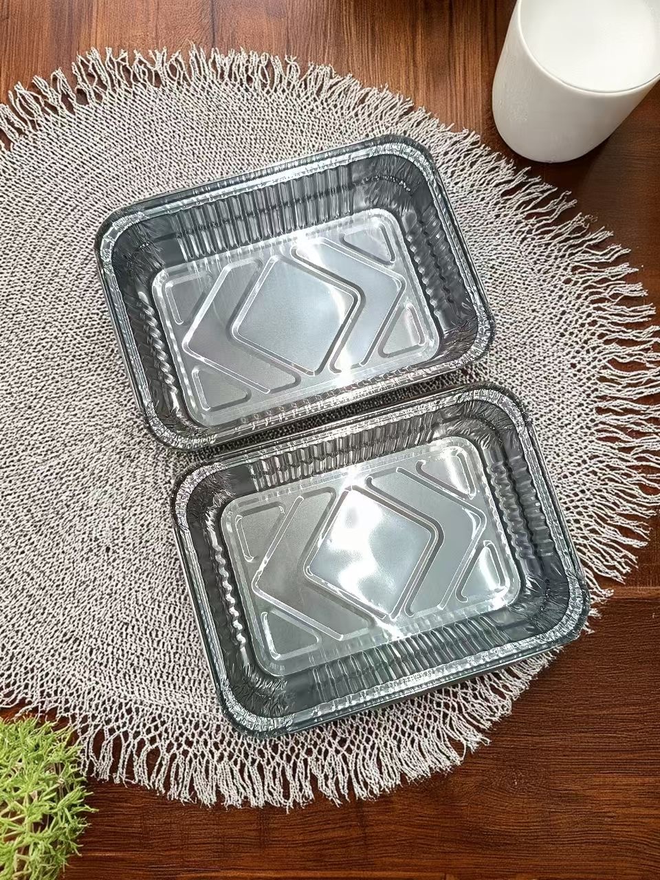 Quels avantages offrent les moules à four en aluminium avec couvercle pour la restauration collective ?