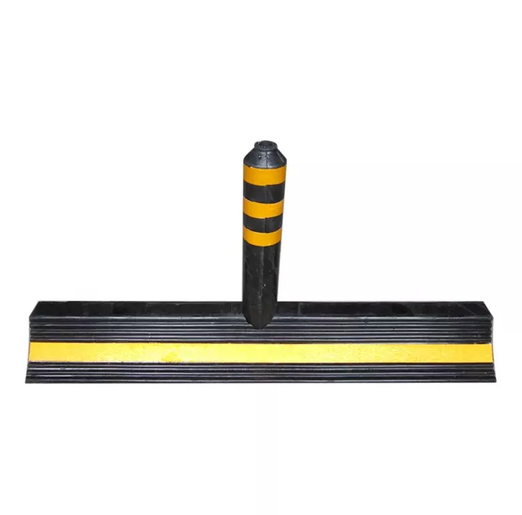 Heavy-Duty Interlocking Rubber Lane Separator with High-Visibility Delineator Panels | YS Traffic Safety-FDT05