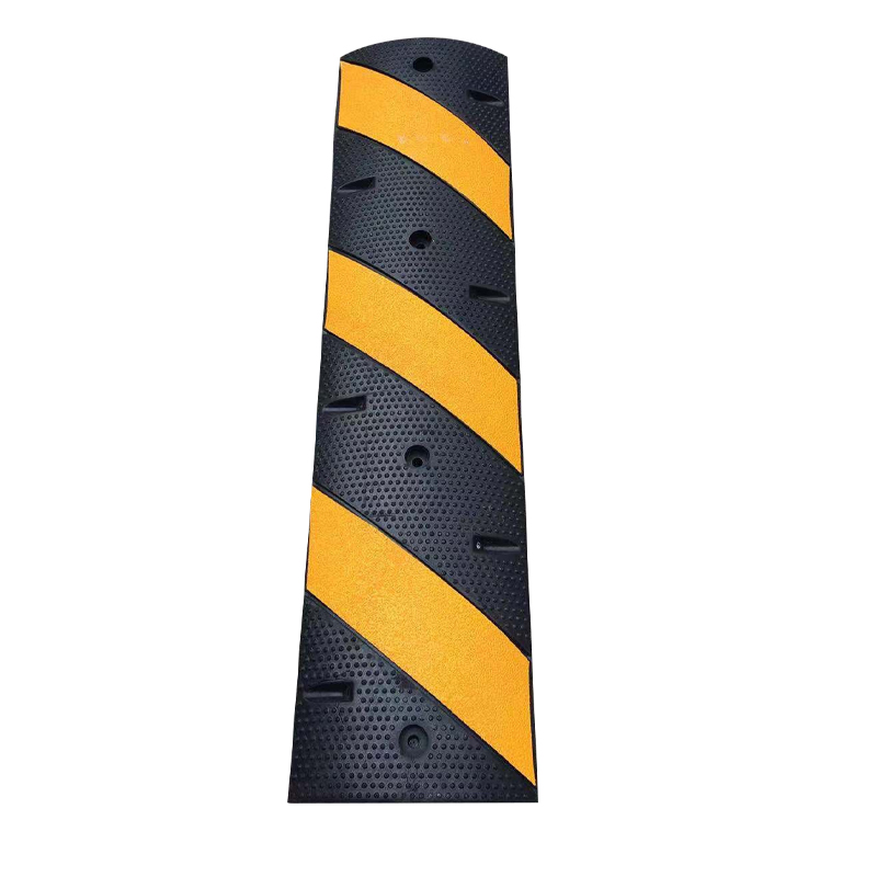 Heavy-Duty Industrial Rubber Speed Bump - High-Visibility Reflective Safety Speed Hump for Road Traffic Control-122SB01