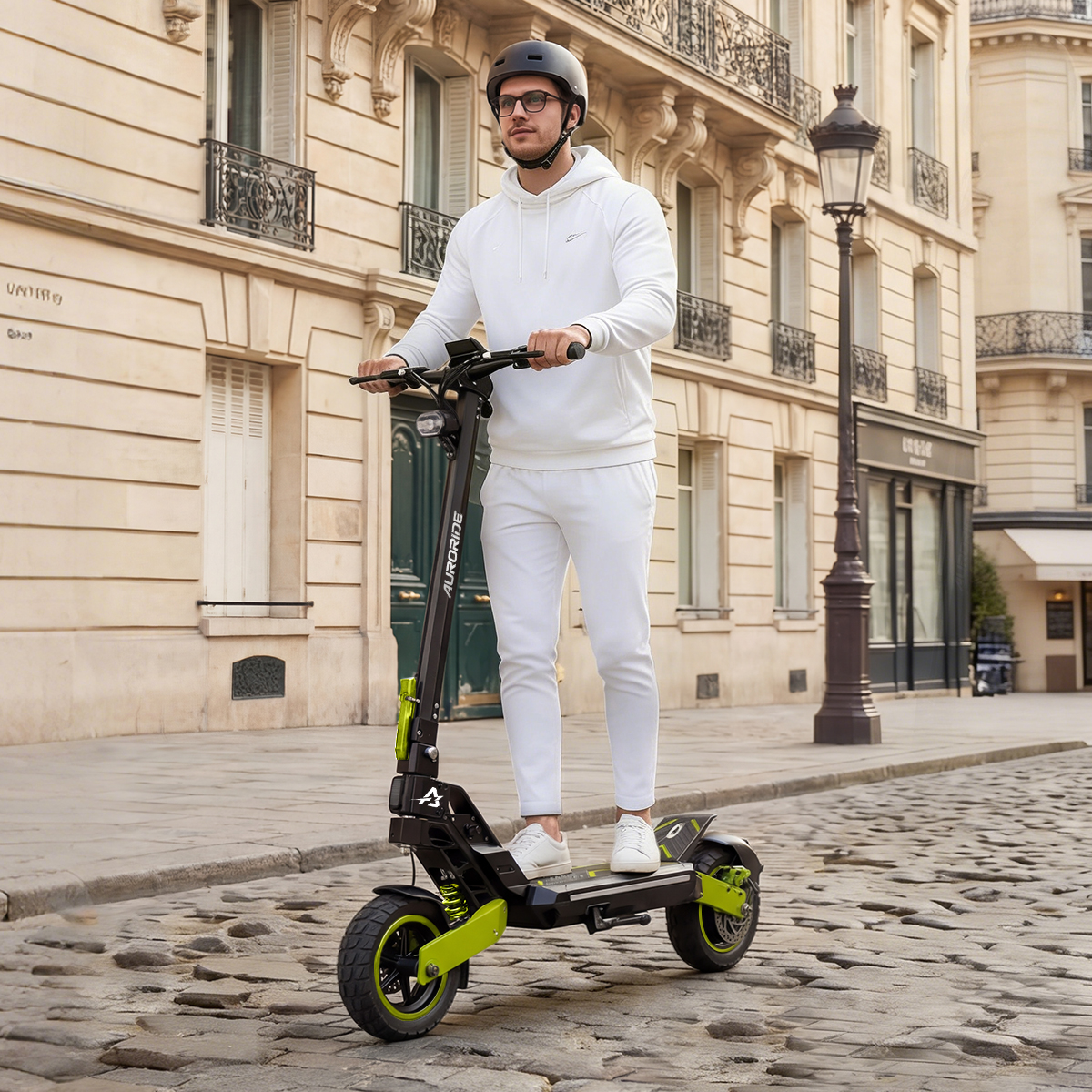 سكوتر كهربائي قوي خارج الطرق من AURORIDE X5 بقدرة قصوى تبلغ 2500 واط للمُستخدمين البالغين، وبأقصى سرعة تصل إلى 53 كم/ساعة ومدى طويل يصل إلى 80 كم، وبطارية DMEGC بجهد 48 فولت وسعة 22.5 أمبير-ساعة، وإطارات جميع التضاريس بدون أنبوب مقاس 10 بوصة، ونظام تعليق أمامي وخلفي من النوع C-Type Swingarm مع مكابح قرصية مزدوجة