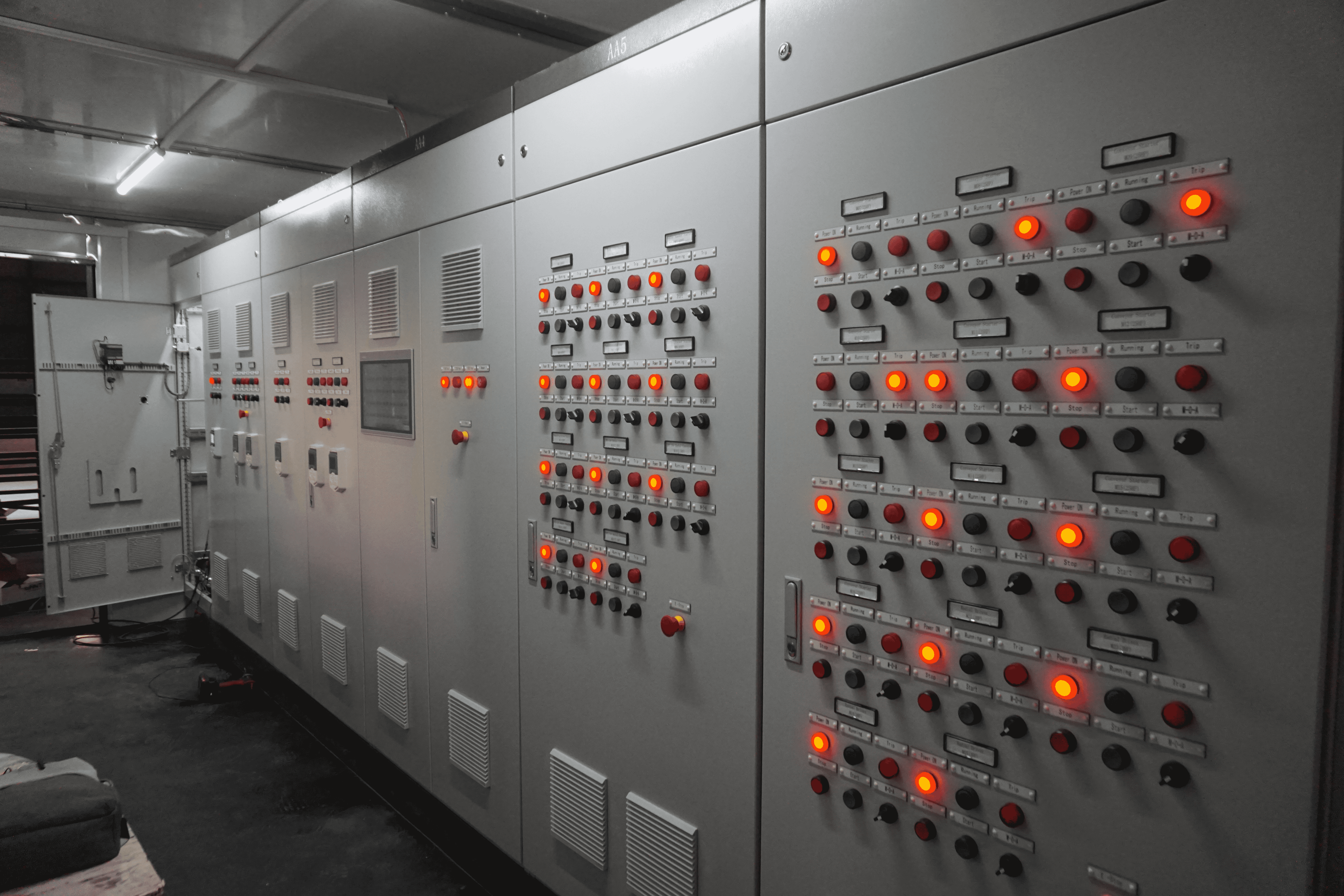 What features make MV switchgears reliable in high-voltage power systems?