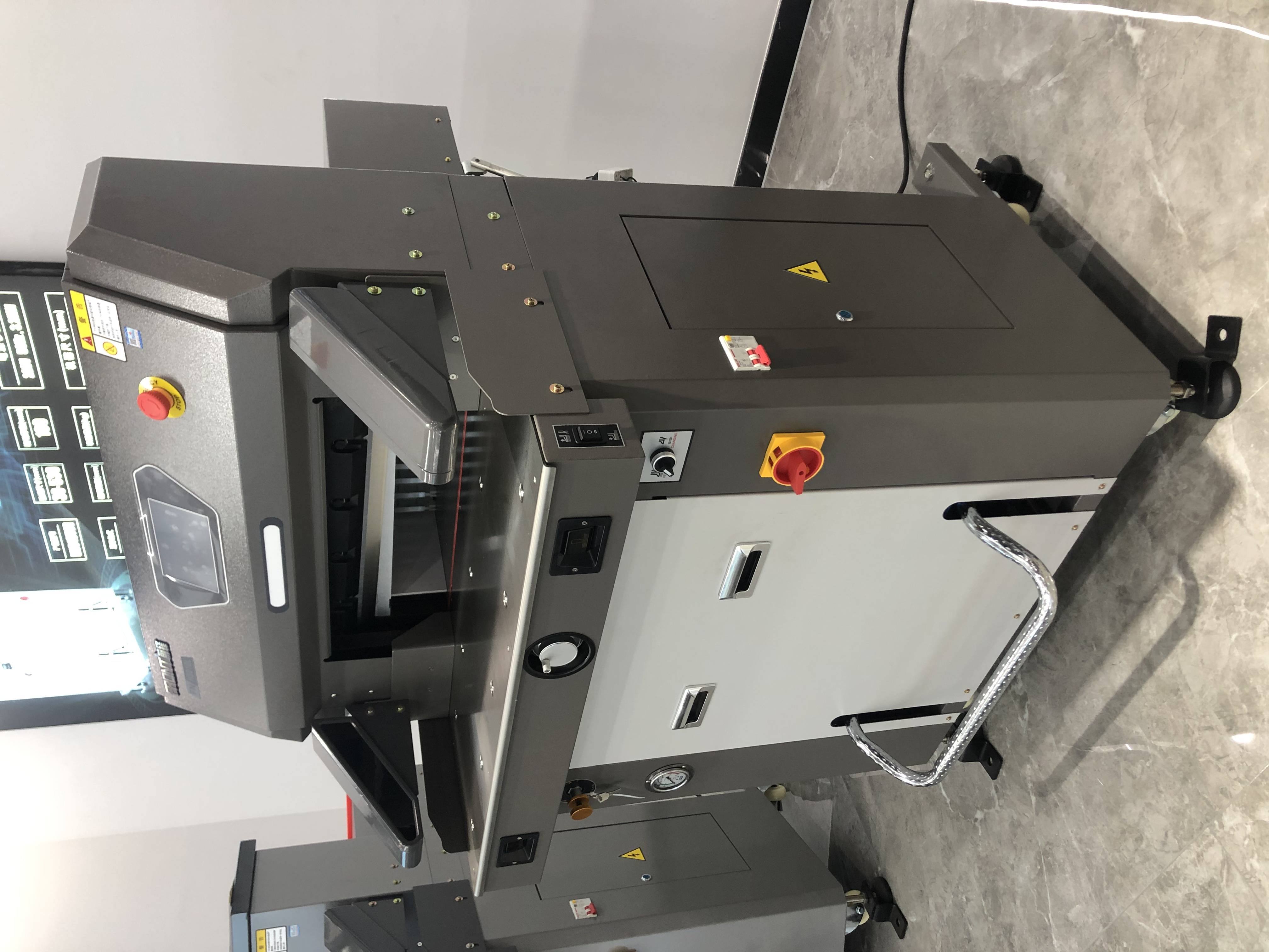 Common Usage Issues with A3 Size Paper Cutters and How to Avoid Them