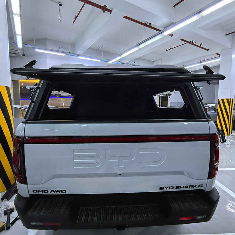 What are Common Usage Issues with the Shark 6 Canopy Hardtop Topper?