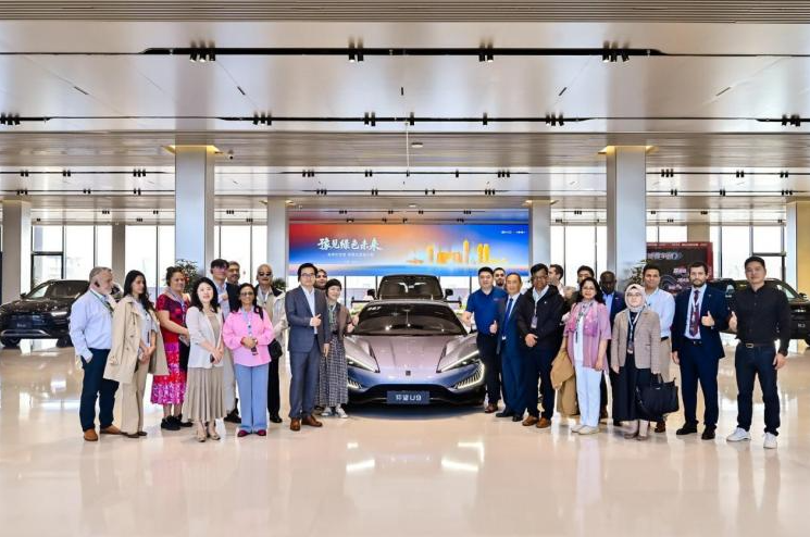 Diplomats from Various Countries Test Drive BYD, Decoding China's Smart Manufacturing in a 
