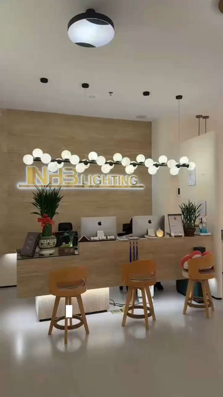 Collection d’éclairages en albâtre naturel, fabriquée à la main