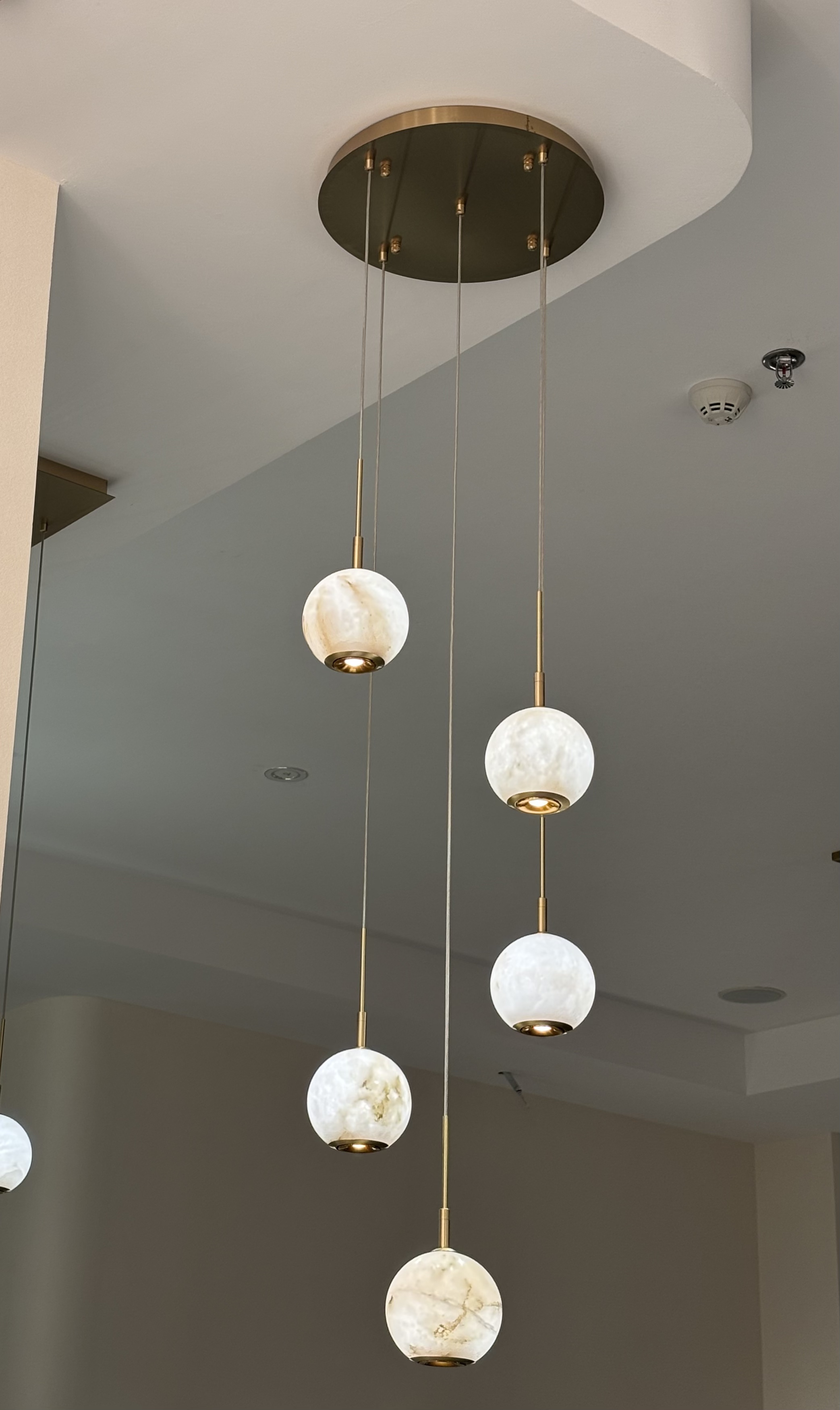 How to Create Elegance Without Overdecorating (5).jpg
