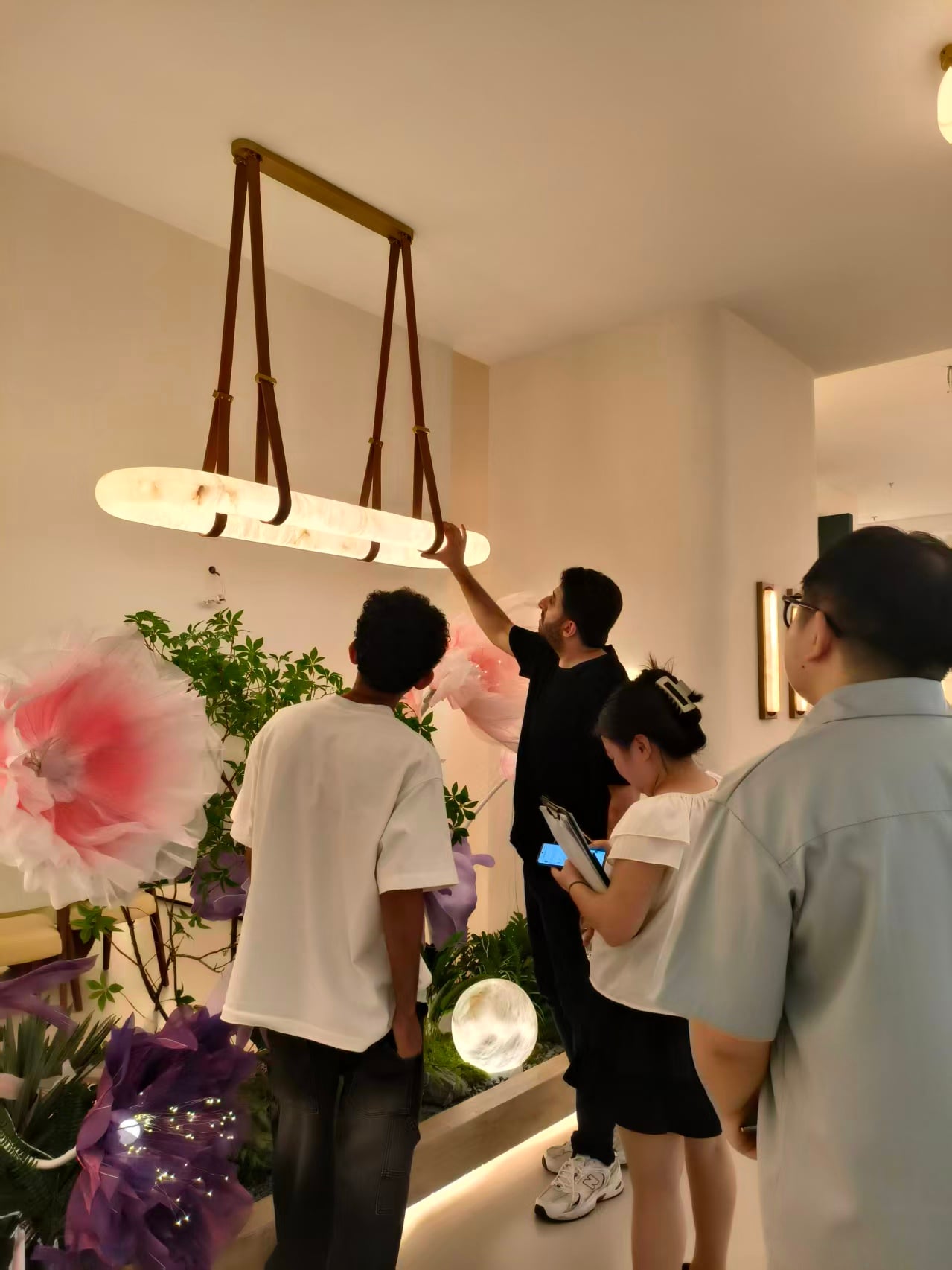 Middle East Customer Visits NHB Lighting Showroom2.jpg