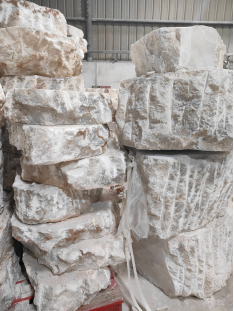 Why Natural Alabaster Is Unique in Luxury Lighting Design?