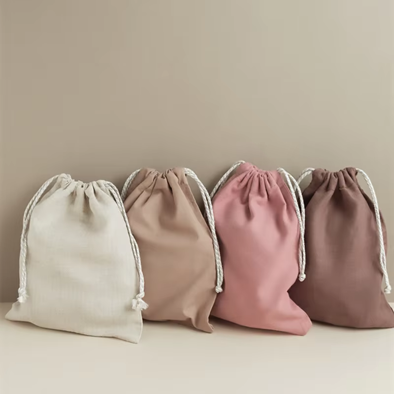 ¿Qué artículos caben en una bolsa pequeña con cordón?
