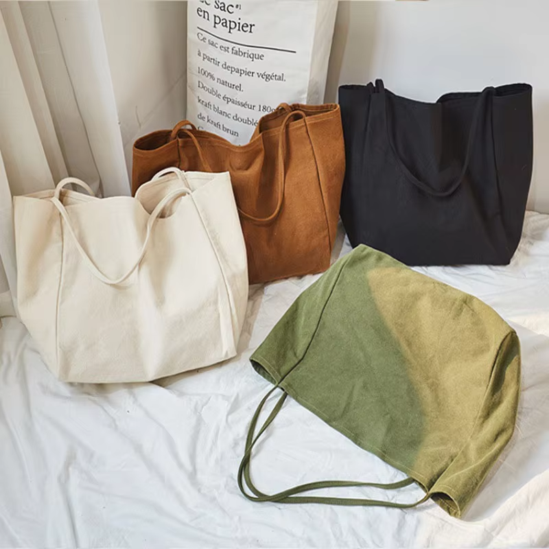 ¿Qué estampados están de moda en las bolsas de lona impresas?