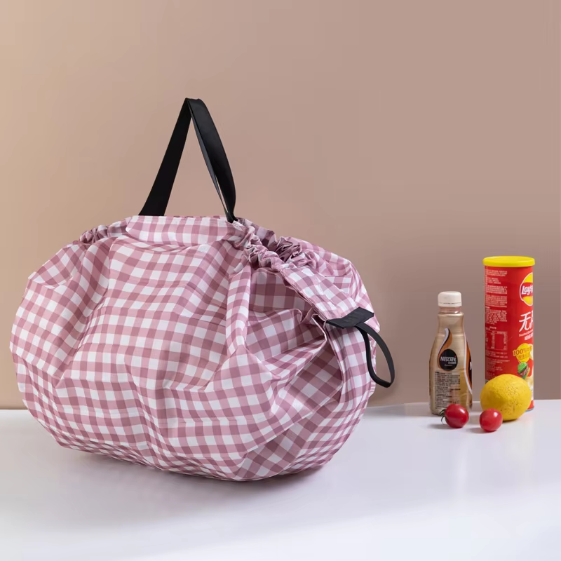 ¿Cómo usar una bolsa de compras plegable en bolsita?