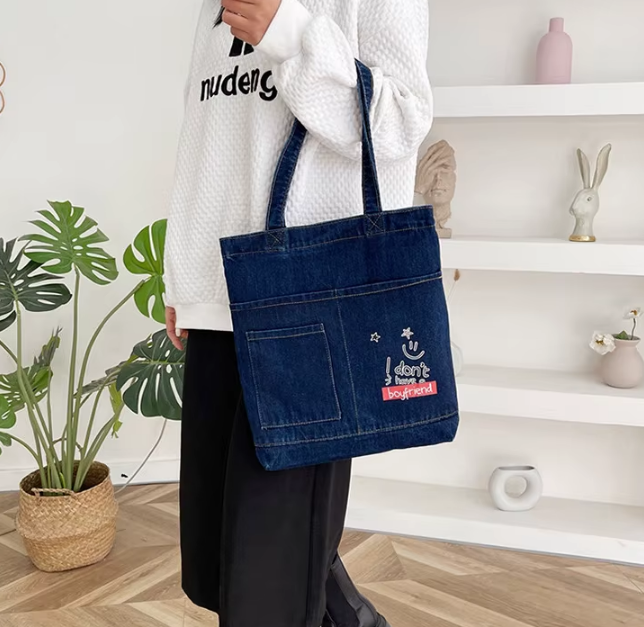 Málaí Tote Déineam, Córdúir agus Quilted: Saincheannachas táirgí a mbíonn in ann an chéad teagmháil a mheas