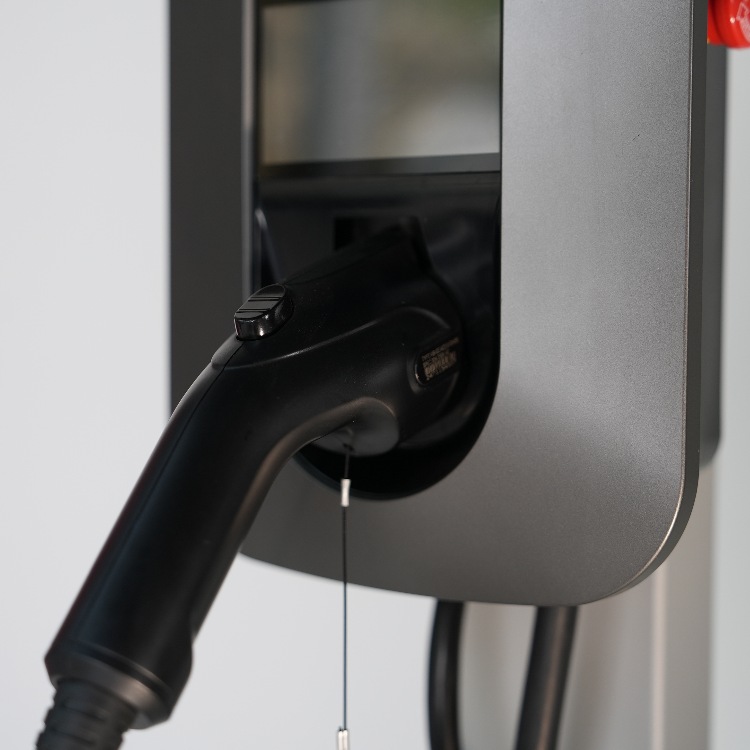 AC電動車両の充電 7kwから22kw