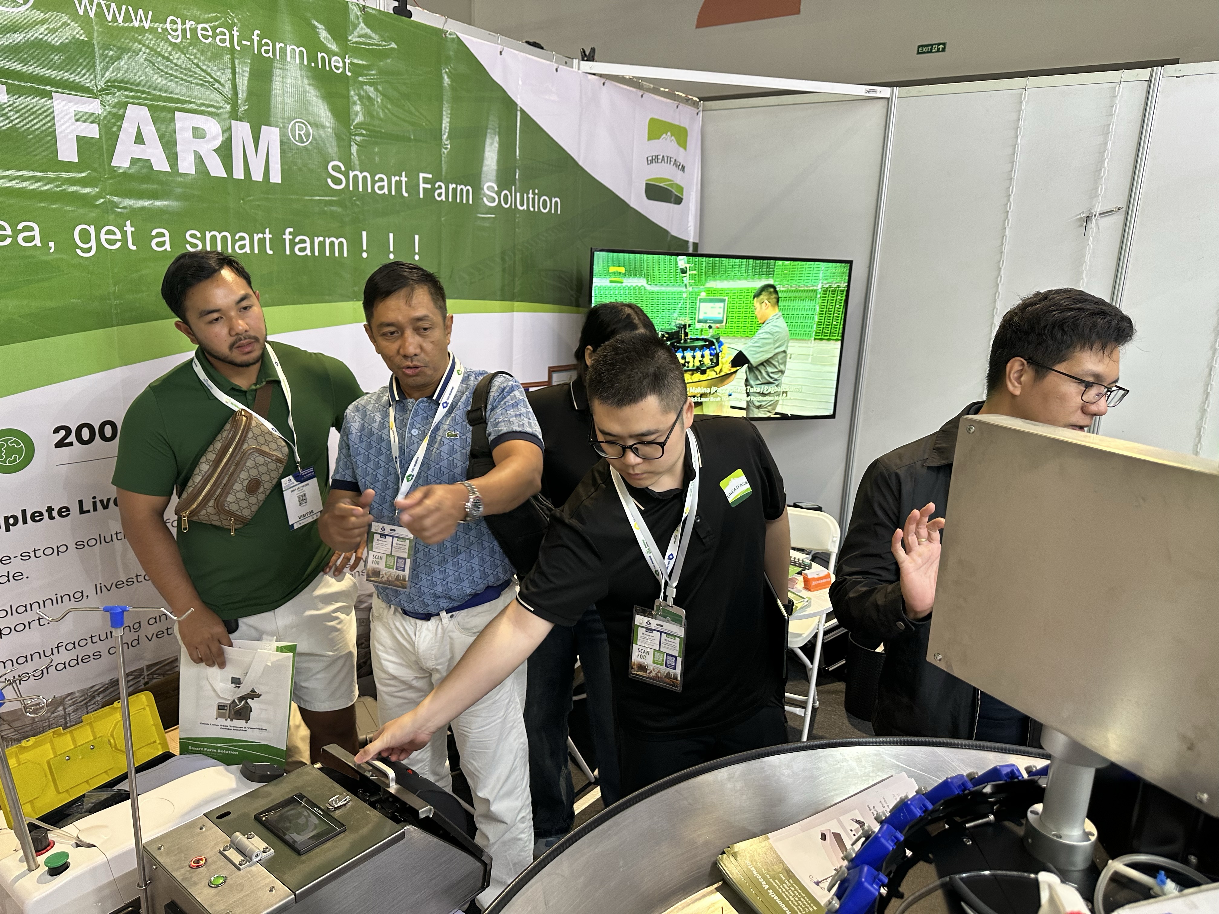 Customer visit at GREAT FARM booth