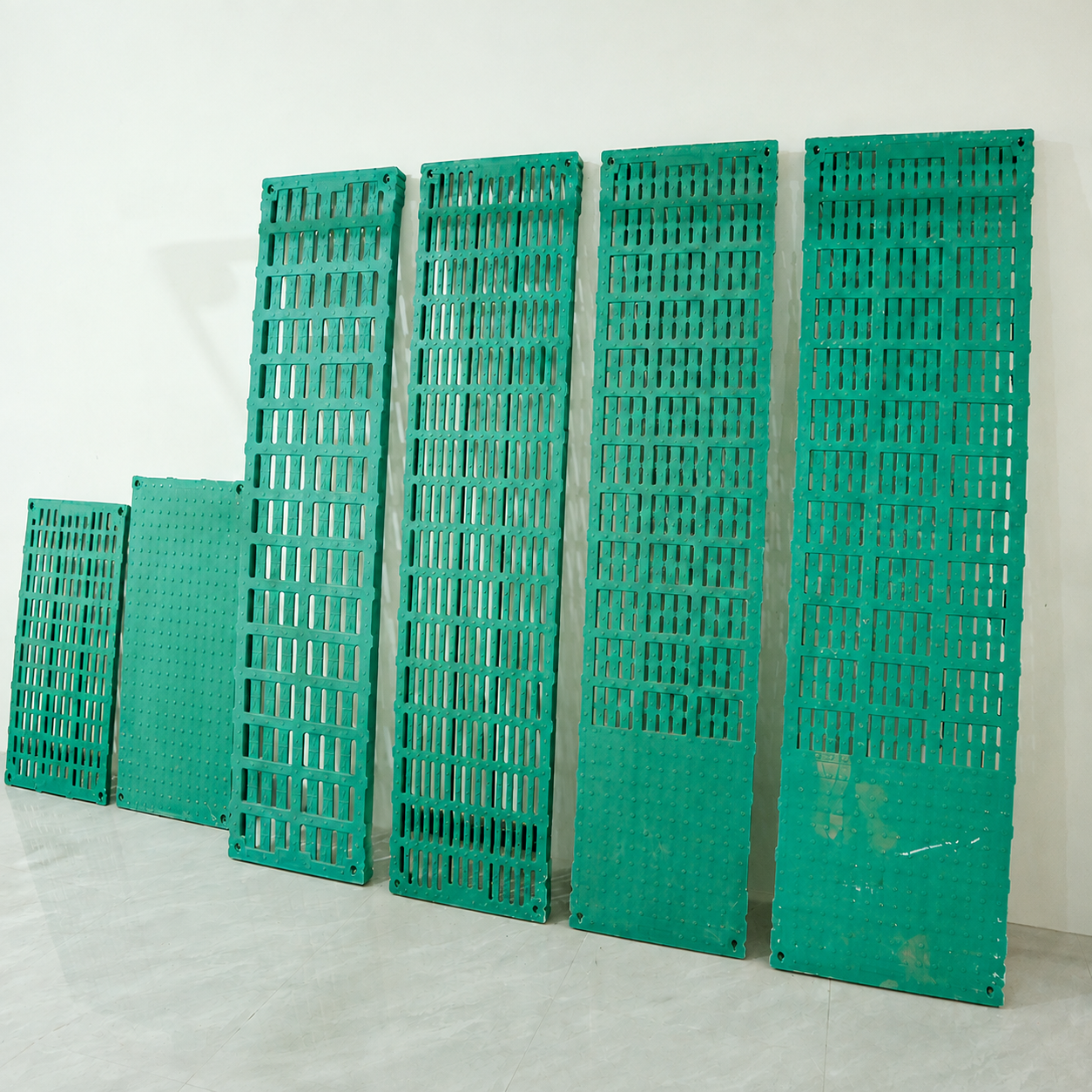 BMC slatted floor panel for pig housing