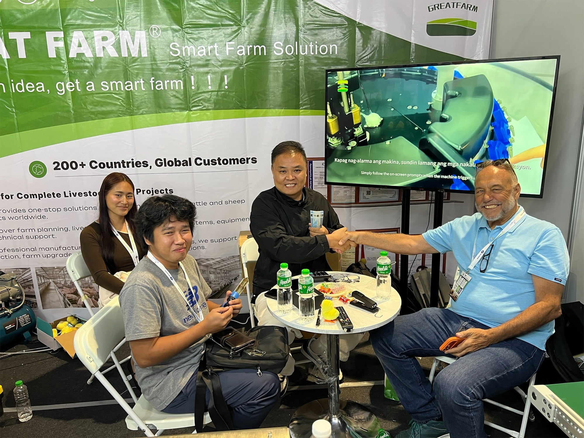 Customer handshake at GREAT FARM booth