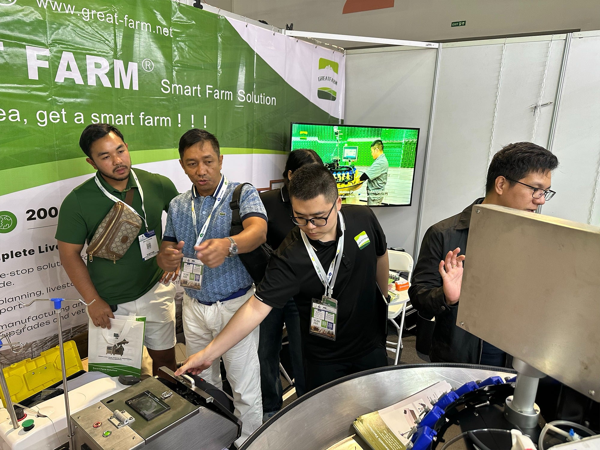 Equipment demonstration at GREAT FARM booth