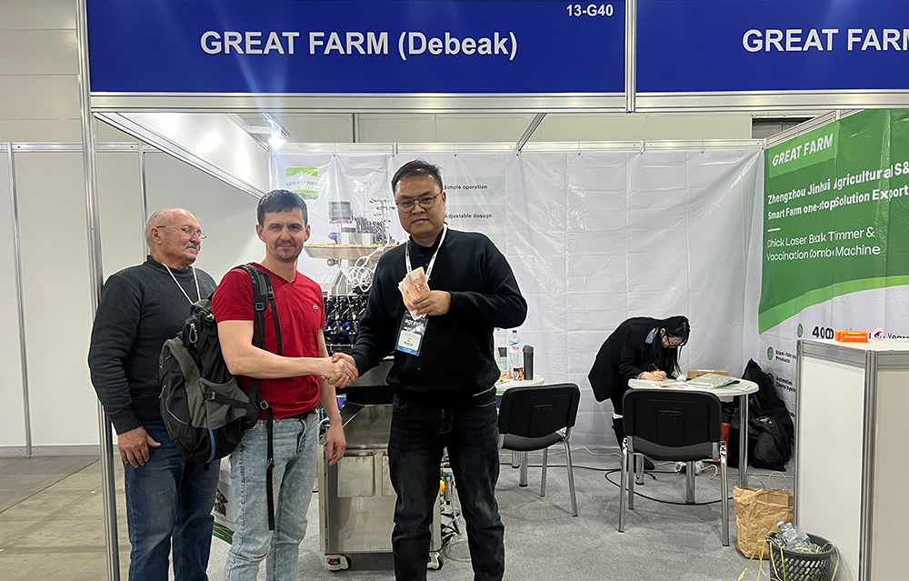 تقنية الليزر تتألق في موسكو: ماكينة GREAT FARM لقص المنقار بالليزر تقود المعرض الروسي لتربية الماشية ٢٠٢٦ وتحصل على طلبات كبيرة مباشرة في الموقع