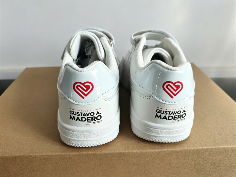 Delivered 130,000 pairs of student shoes to the Mexican government