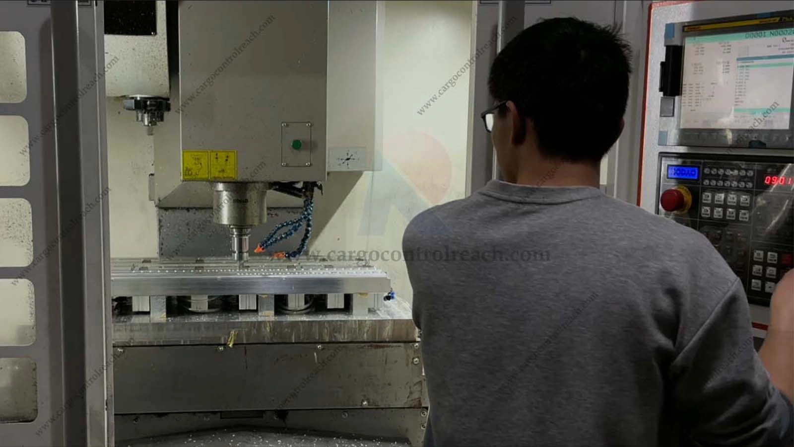 l-track-cnc-machining-locking-holes.webp