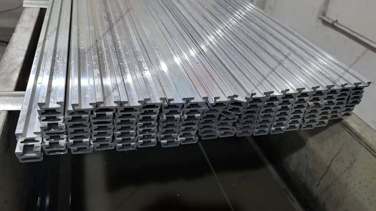 l-track-raw-aluminum-extrusion-profile.webp