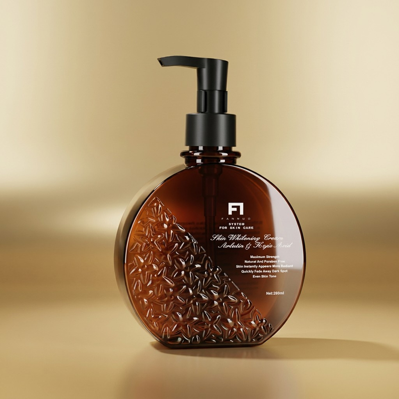 Anpassbare 250-ml-PETG-Rundflasche mit flacher Basis und geprägtem Reliefdesign | Luxuriöse bernsteinfarbene leere Lotionsspenderverpackung für Aufhellercreme, Arbutin- und Kojisäure-Serum | Professioneller nachfüllbarer ovaler Behälter | Großhandelsmengenlieferung für Direktvertrieb (DTC)