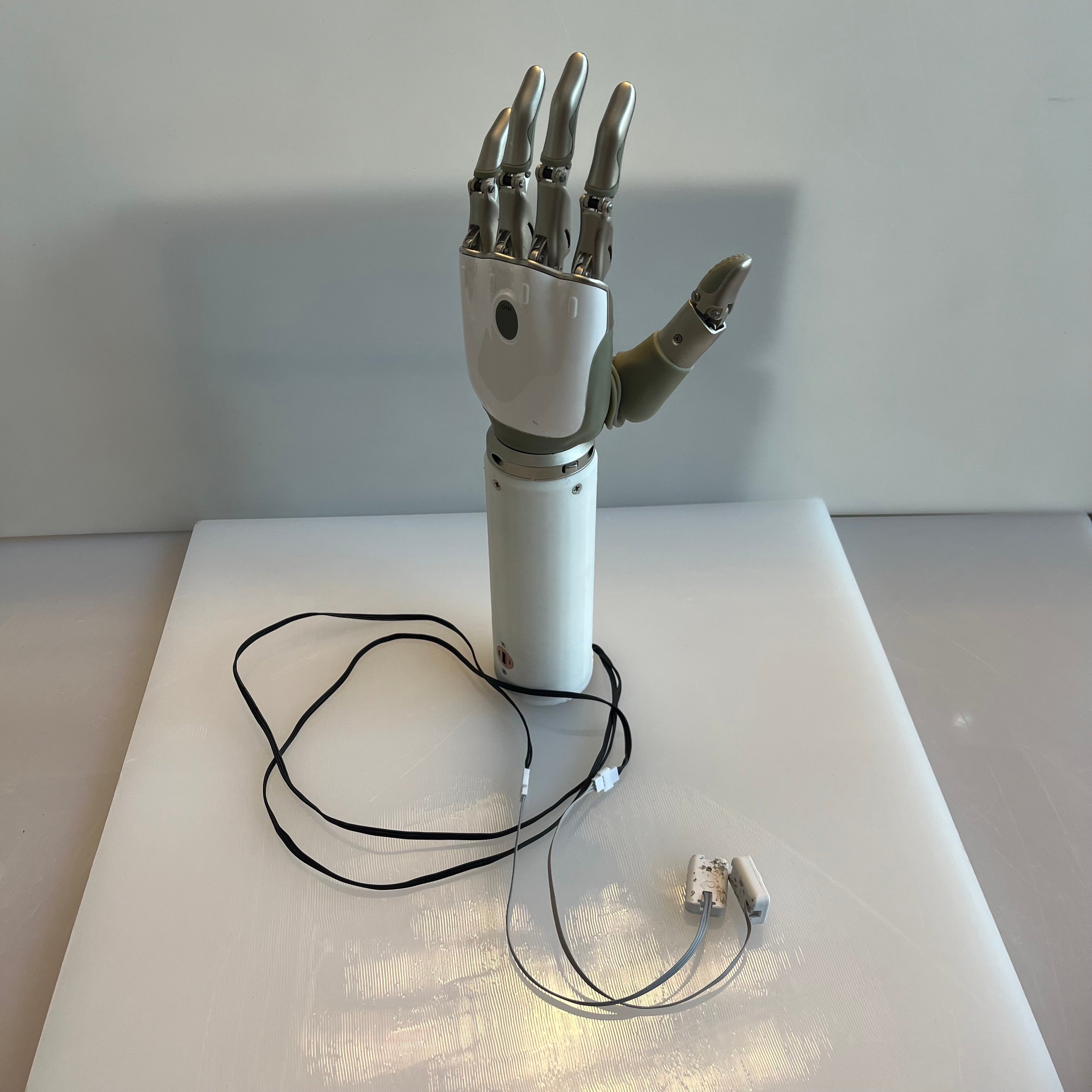 Bionic Smart Hand with Tactile Sensors for Natural Control