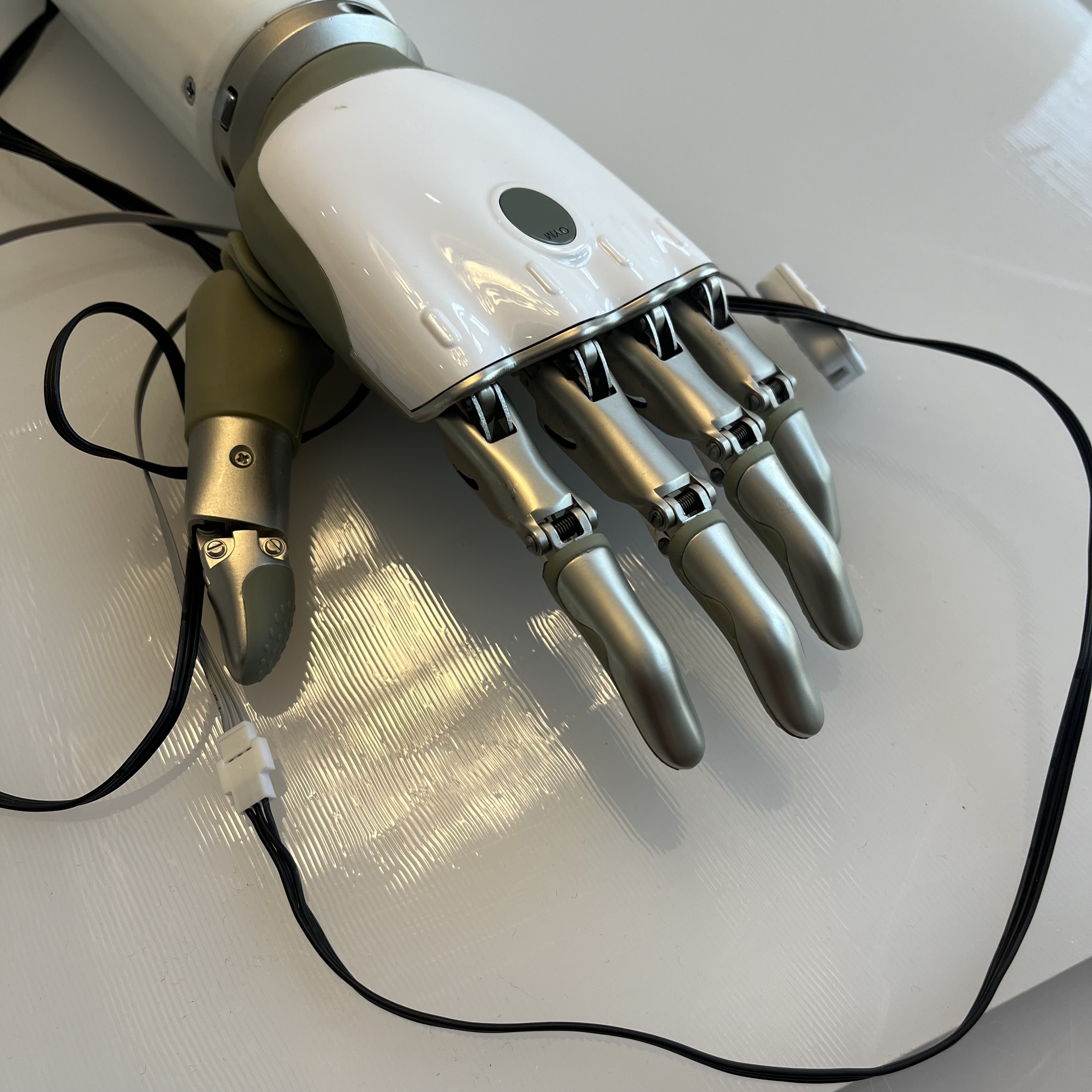 Bionic Smart Hand with Tactile Sensors for Natural Control