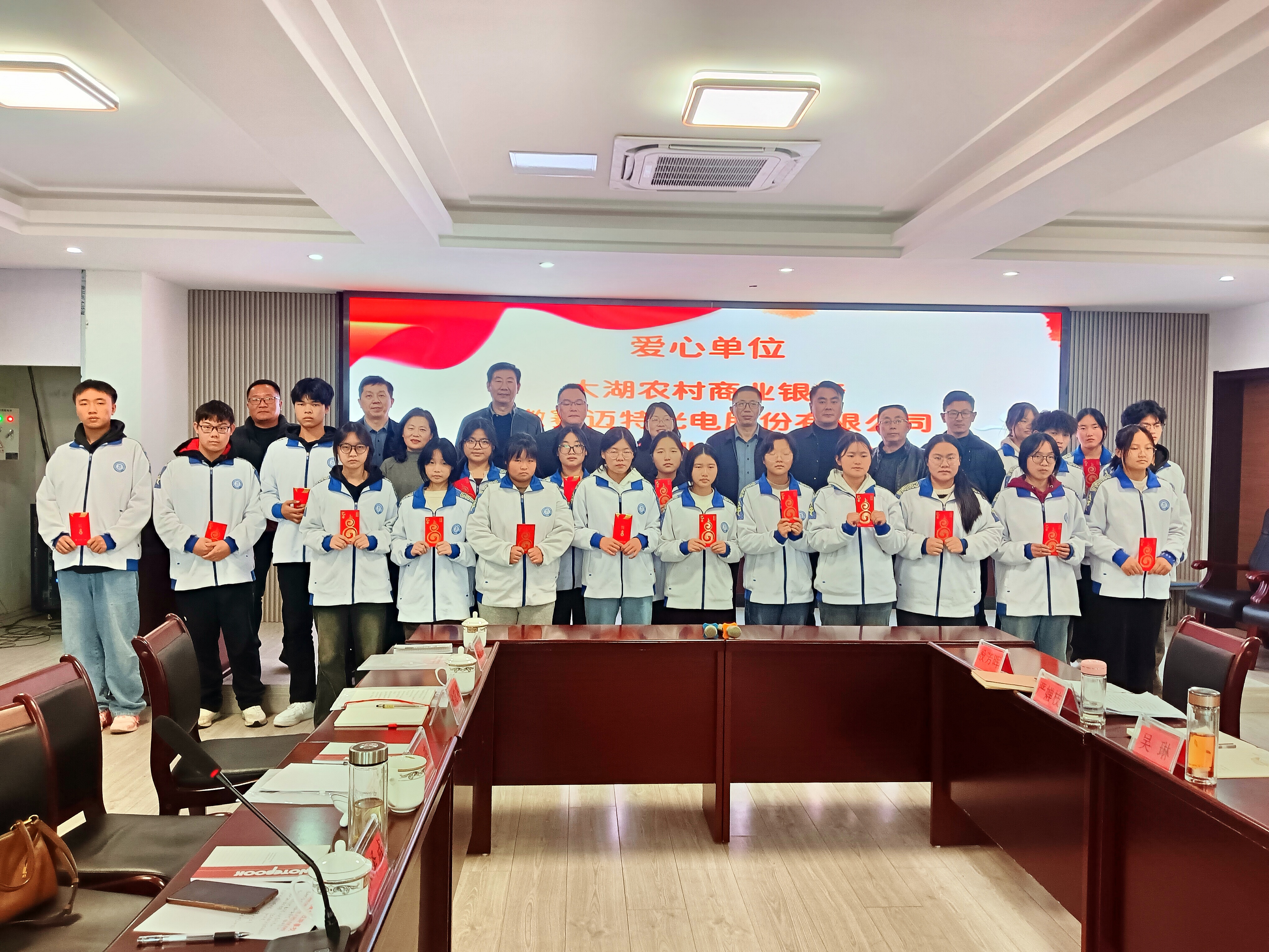 The micro-negotiation meeting with the theme of "Fostering Talents through Industry-Education Integration and Empowering Dreams with Warm Support from Banks and Enterprises" was successfully held at Taihu Contemporary Vocational and Technical School.