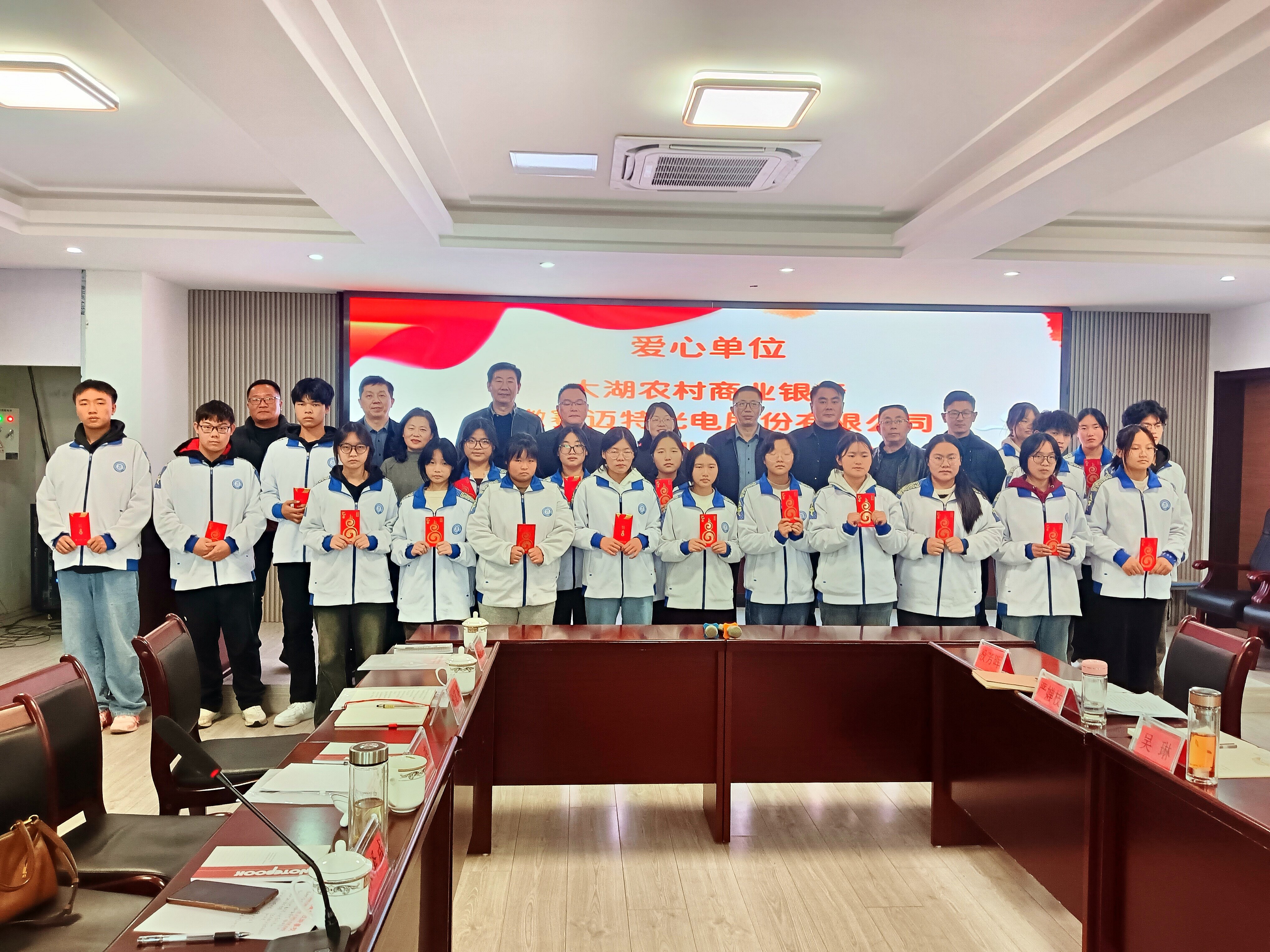 The micro-negotiation meeting with the theme of 